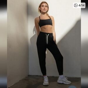 NWT $98 Feat Women's Black FlowTech Roam Jogger